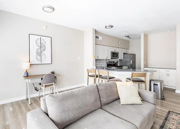 Landing Beautiful 2bd Gym Pool Apartment