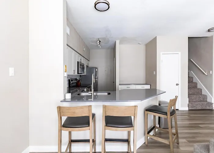 Landing Beautiful 2bd Gym Pool Apartment Fort Worth