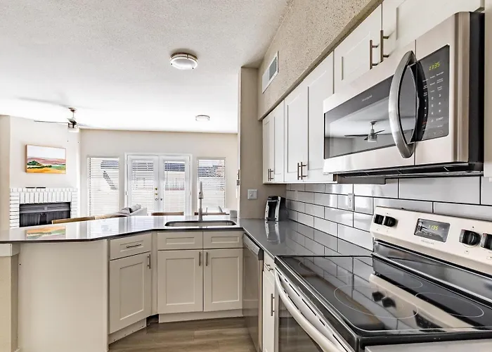Landing Beautiful 2bd Gym Pool Apartment