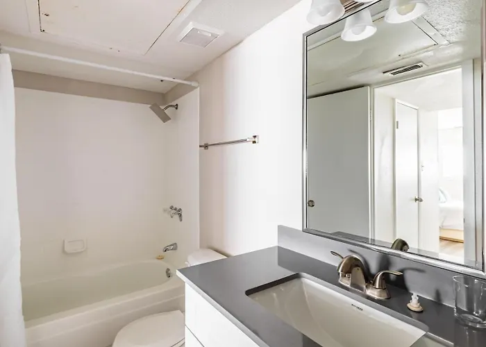Landing Beautiful 2bd Gym Pool Apartment