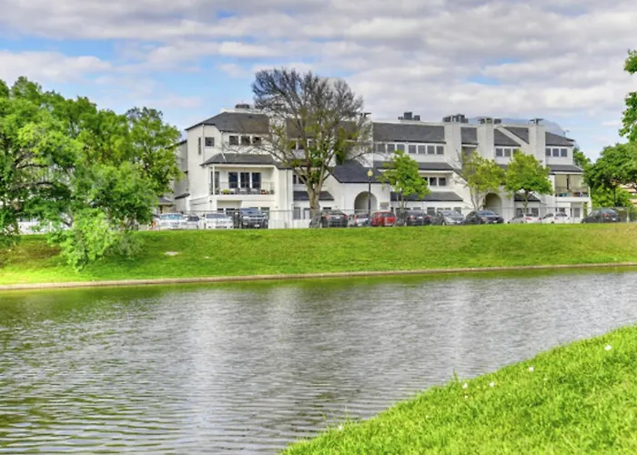 Landing Beautiful 2bd Gym Pool Apartment Fort Worth