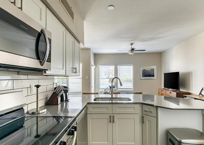 Landing Beautiful 2bd Gym Pool Fort Worth