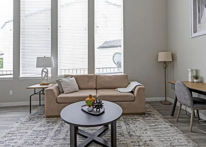 Landing Beautiful 2bd Gym Pool Apartment Fort Worth