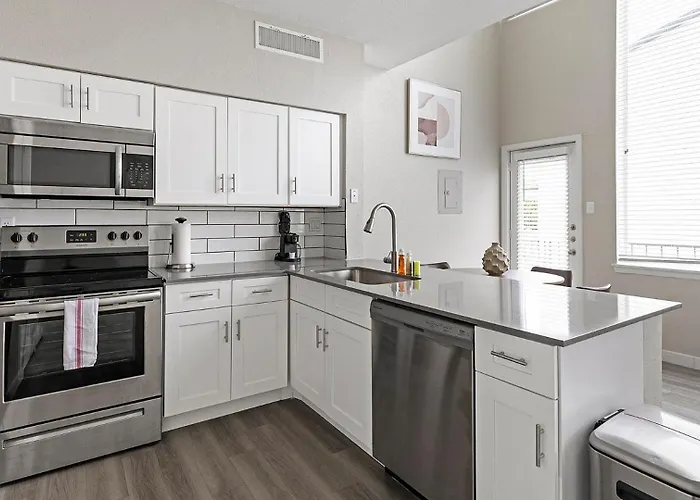 Landing Beautiful 2bd Gym Pool * Fort Worth