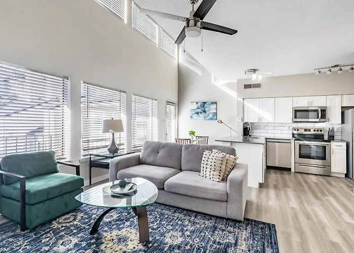 Landing Beautiful 2bd Gym Pool Apartment *