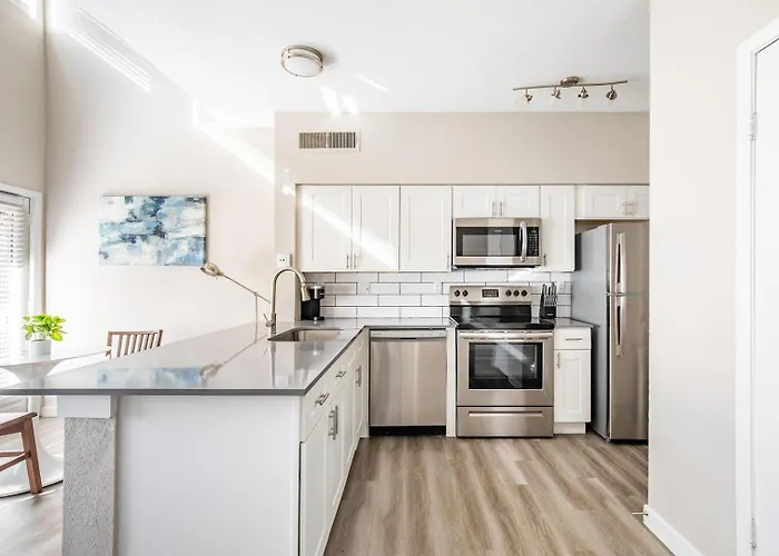 Landing Beautiful 2bd Gym Pool *