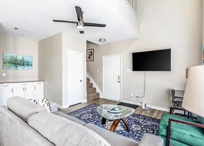 Landing Beautiful 2bd Gym Pool Apartment Fort Worth