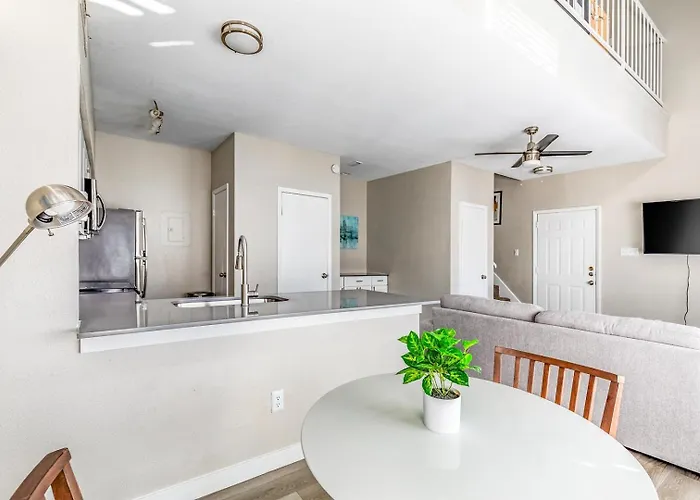 Landing Beautiful 2bd Gym Pool