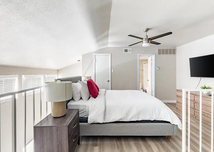 Landing Beautiful 2bd Gym Pool * Fort Worth
