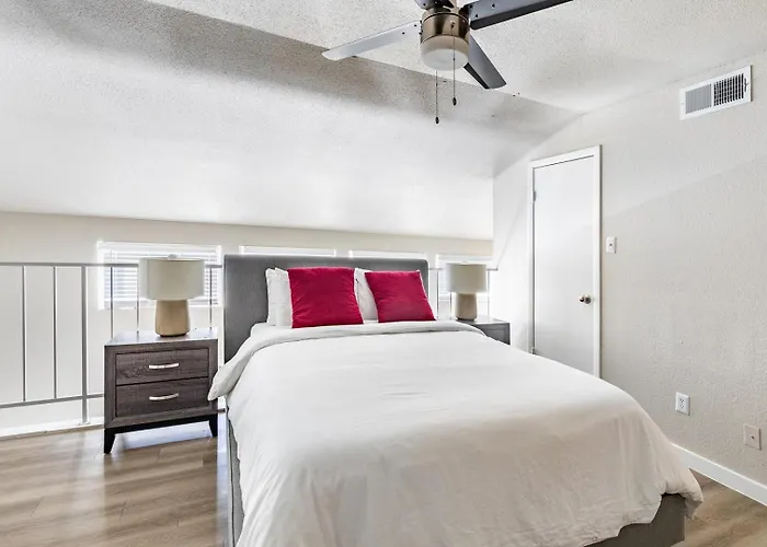 Landing Beautiful 2bd Gym Pool *